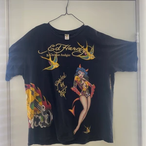Ed Hardy - bra skick storlek, XXL men passar mer som L-XL. Inte fast pris kom med bud 