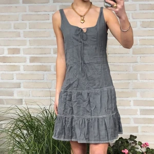 Klänning - Säljer denna fina fina klänning i storlek M. Funkar även på XS💝 Fraktar eller möts upp i Fridhemsplan:)