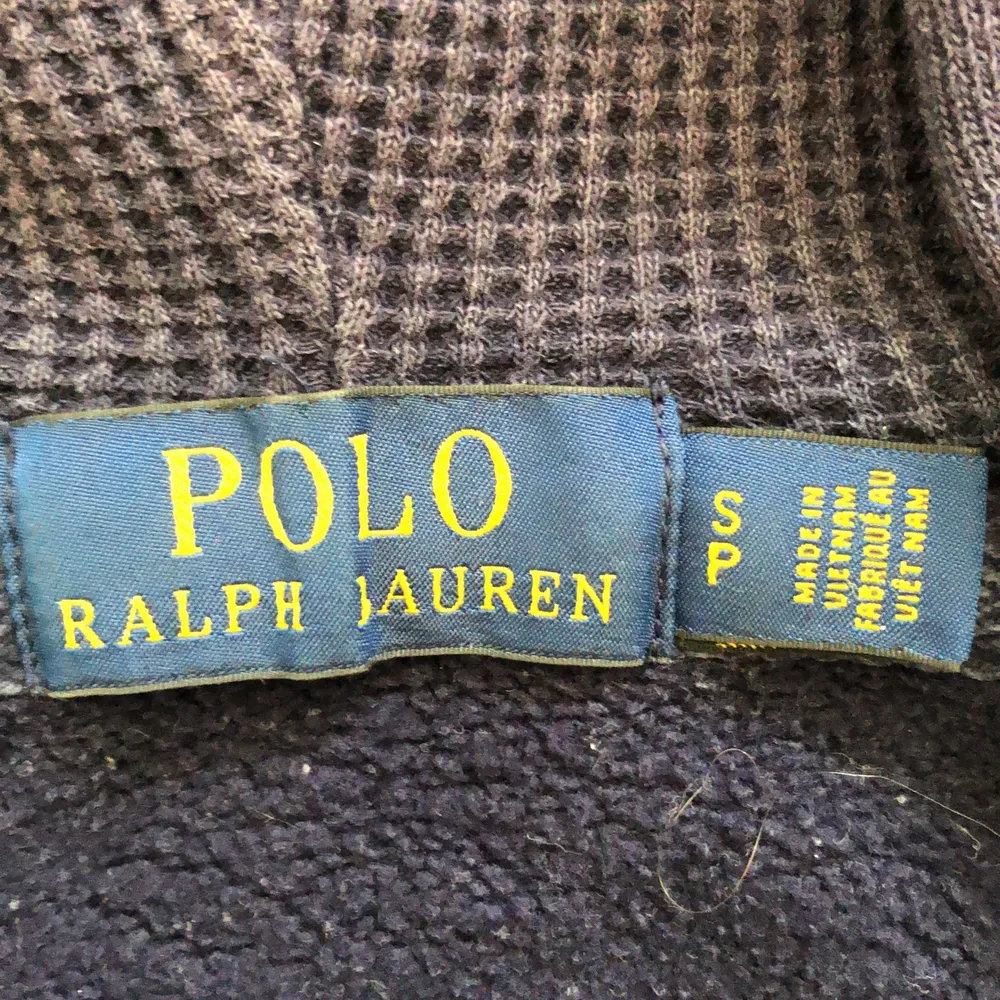 Polo Ralphlauren Hoodie Storlek S, Väldigt snygg mörkblå hoodie med grönt märke! :). Hoodies.