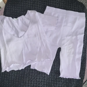 Set från zara - Ljus lila färg svårt att få med på bild strl Xs-S aldrig använt 