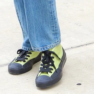 Asap nast converse  - Säljer nu dessa helt nya converse i en collab med asap nast och Jack Purcell. Ganska sällsynt sko. Kommer med box och extra snören