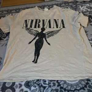 Nirvana tröja  - Säljer min nirvana tröja då en aldrig kommer till användning längre 💕