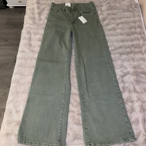 Jeans boulevard från lager 157 - Hej, de här fina plaget vill jag ge ut eftersom det är för stort på mig. Det är storlek medium och jag har aldrig använt de😁 och de är lite utsvängda på ändena 