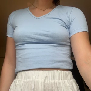 Superfin blå topp - Sååå fin tight blå topp! Nästan aldrig använd, väldigt bra skick. 