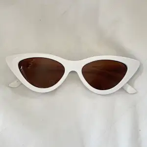 Säljer dessa solglasögon från Gina, 40kr+13kr frakt💓💓