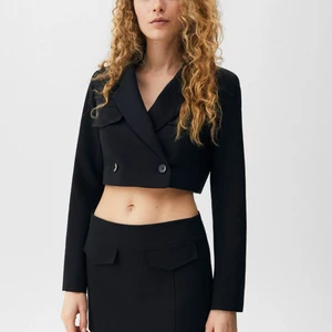 Svart kjol - En superfin och trendig kjol från Zalando. Köpt för 229kr säljer för 119kr (70+49kr frakt)💞 