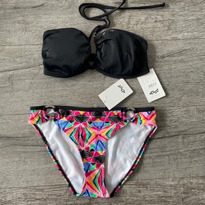 NYTT Snyggaste bikinin 😍 Röhnisch - Snyggaste bikinin från Röhnisch ❤️ Storlek S på båda delarna. Båda plaggen har tagsen kvar, aldrig använda. Snygga detaljer! Dyr i inköp