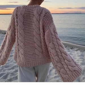 Söker!!  - Söker denna stickade tröja från nakd, färg spelar ingen större roll 🥰