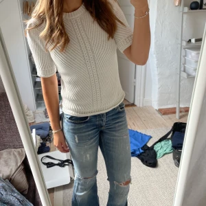 Virkad tröja - Säljer denna fräscha, virkade tröja🤘 Tröjan är i riktigt bra skick, som ny! Storlek S😇 Frakt tillkommer 📦 