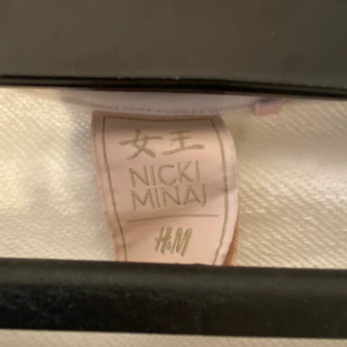 Nick minaj X H&M  - 91