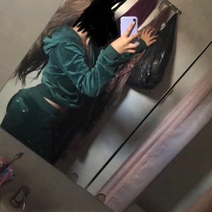 Juicy couture  - Nån som vill byta mot mina gröna juicy till vita eller ljusblåa eller nån annan färg köpte dock dessa för en vecka sen så dom är i bra sick  