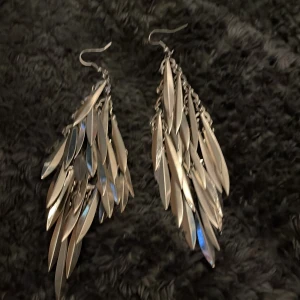 Silverfärgade örhängen  - Örhängen 