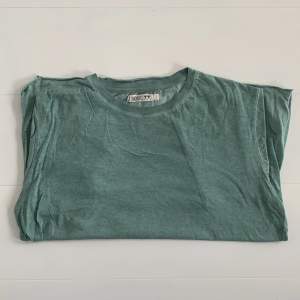 Grön garment dyed t-shirt, boxyfit Size L