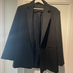 Oversized kavaj - Klassisk oversize kavaj från COS