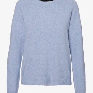 stickad tröja - stickad tröja från vero moda, liten i storleken🤍 frakt tillkommer på 63kr