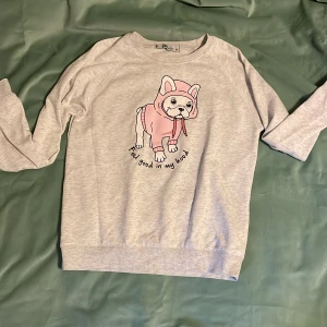 Super skön tröja - Jätteskön tröja ifrån New yorker Fint tryck på Bra kvalite Köpt för ca 350kr