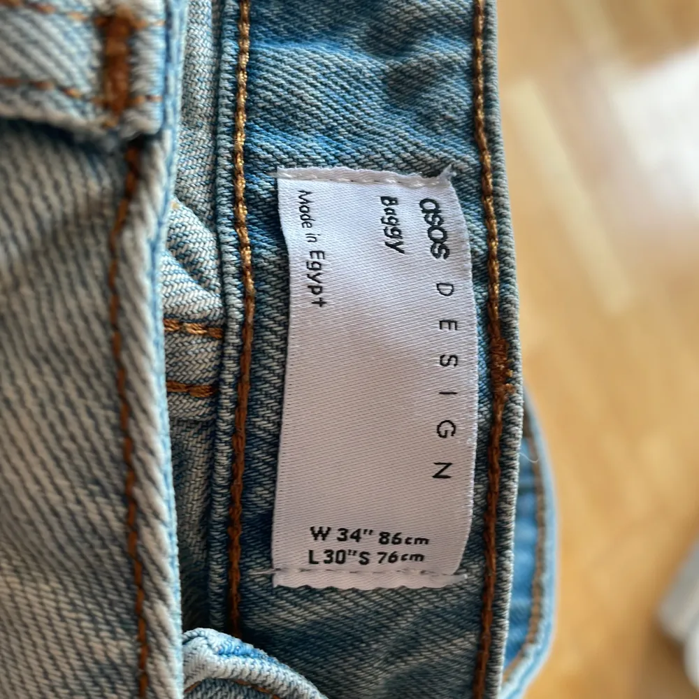 Ett par schyssta jeans från asos  Storlek: w34 l30  Men passar w32 och l32 Nypris 600. Jeans & Byxor.