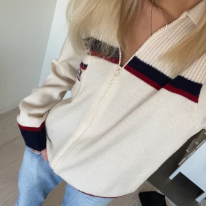 Kofta - Stickad kofta, nästan aldrig använd☺️