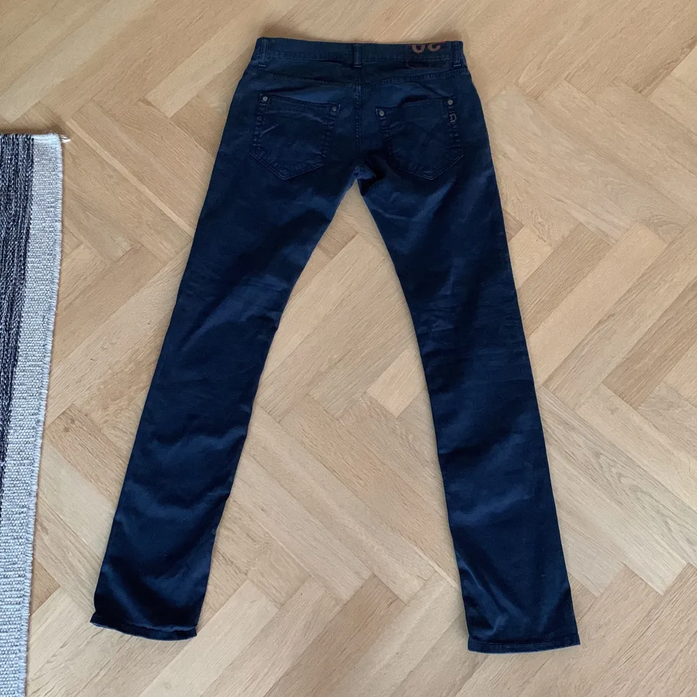 Dondup jeans utan slitage, 9/10 cond. Nypris ca 2200kr  Skriv vid intresse!. Jeans & Byxor.
