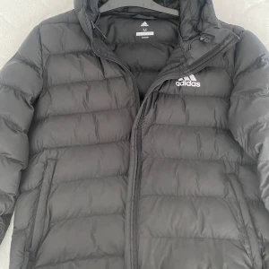 Adidas jacka herr  - Superfin dunjacka herrmodell 💙 nästan som ny 