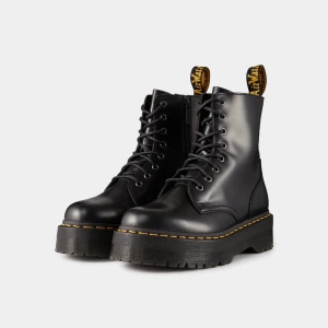 Dr Martens platåsko stl 37  - Säljer mina Dr Martens. Använda fåtal ggr.  Säljer för 1800, nypris 2395kr