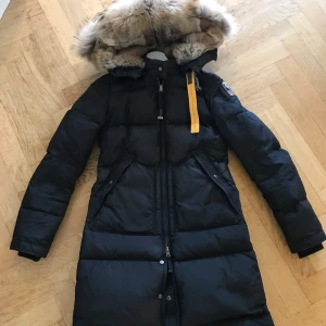 Parajumper  - Säljer nu min ÄKTA parajumper. XXS men passar en XS-S också! Fint skick. Inköpt hösten 2020. 