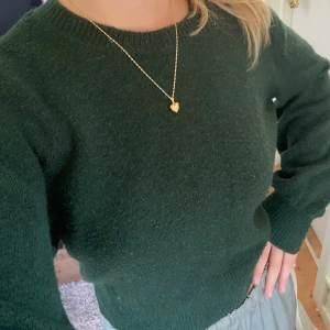Tröja  - Grön tröja från other stories. 
