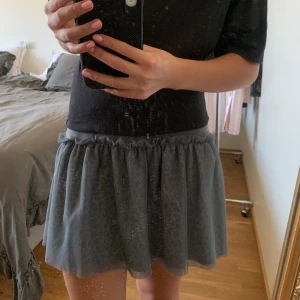 Kjol - Snygg kjol från houseoflola🙌🏻köpt för 500kr och säljer för 150kr!💕