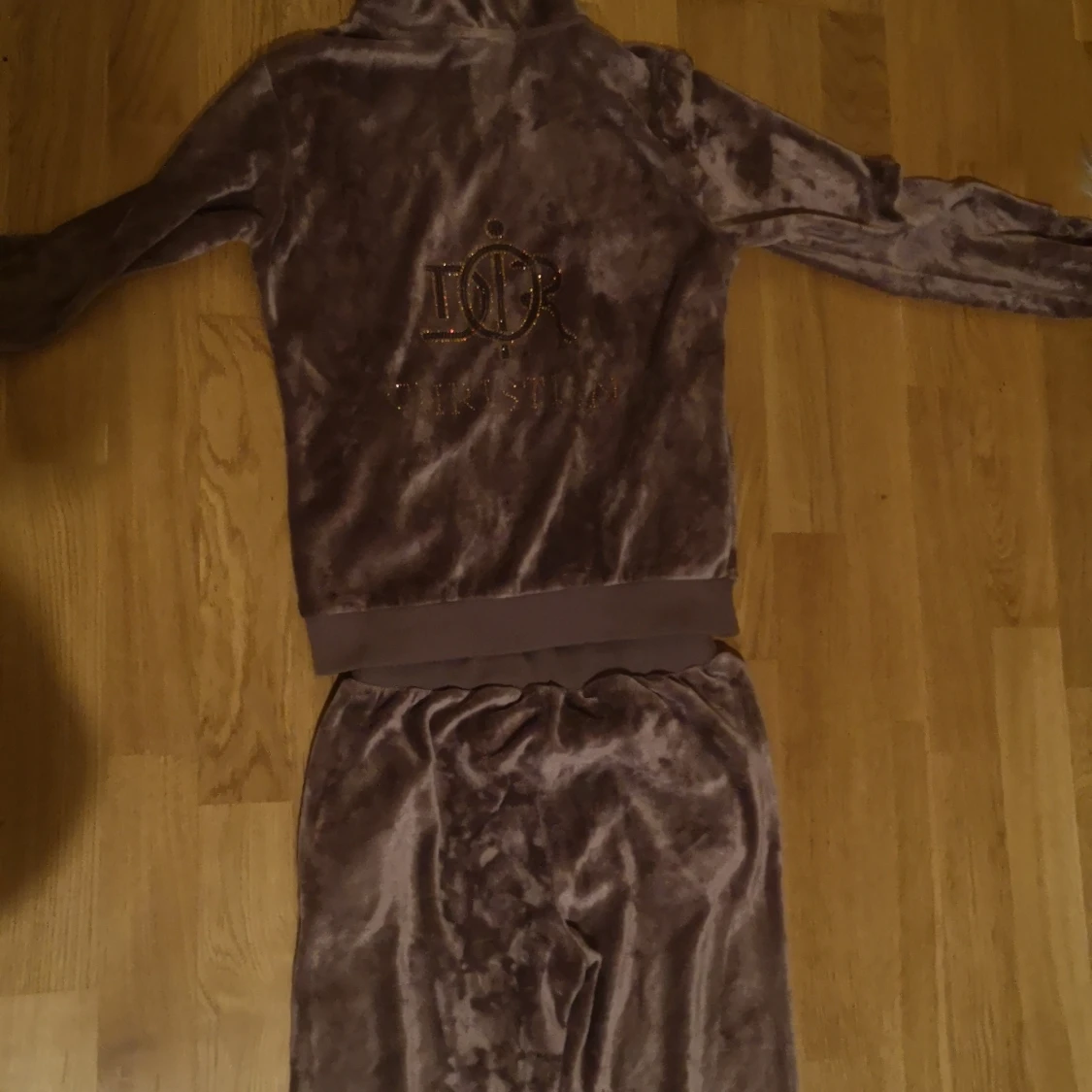 Storlek 146 för byxan och tröjan  - 91