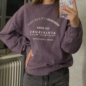 sweatshirt från asos - säljer min sweatshirt från asos💘i stl 32. 100kr + frakt☺️