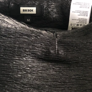 Shorts - Svarta shorts säljs för att de passar inte mig, aldrig använt endast provat✨