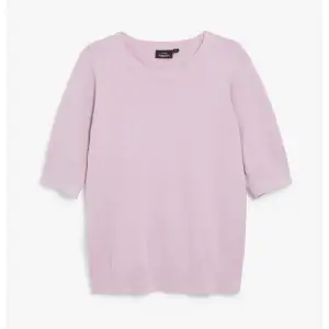 En lila/rosa stickad t-shirt från Kappahl. Kom privat för fler bilder. Köptes för 300kr men säljer för 79