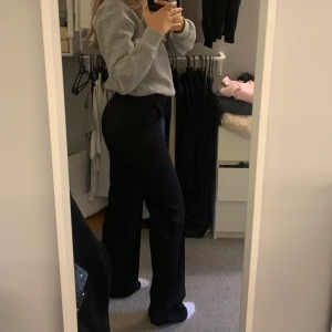 madlady kostymbyxor  - de populära kostymbyxorna från madlady, aldrig använda, prislappen kvar, pressveck 💕