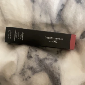 BereMinerals barepro lipstick bloom - Vackert läppstift i färgen ”bloom” sitter jätte fint på läpparna och håller sig på plats under dagen. Funkar även fantastiskt som ett kräm rouge!  Nypris: 335. Pris kan diskuteras 😄