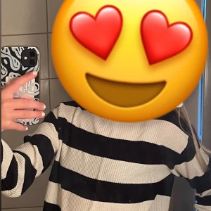 Randning stickad tröja - Randig stickad tröja. Kan mötas upp runt Alingsås annars skickas då blir det + frakt