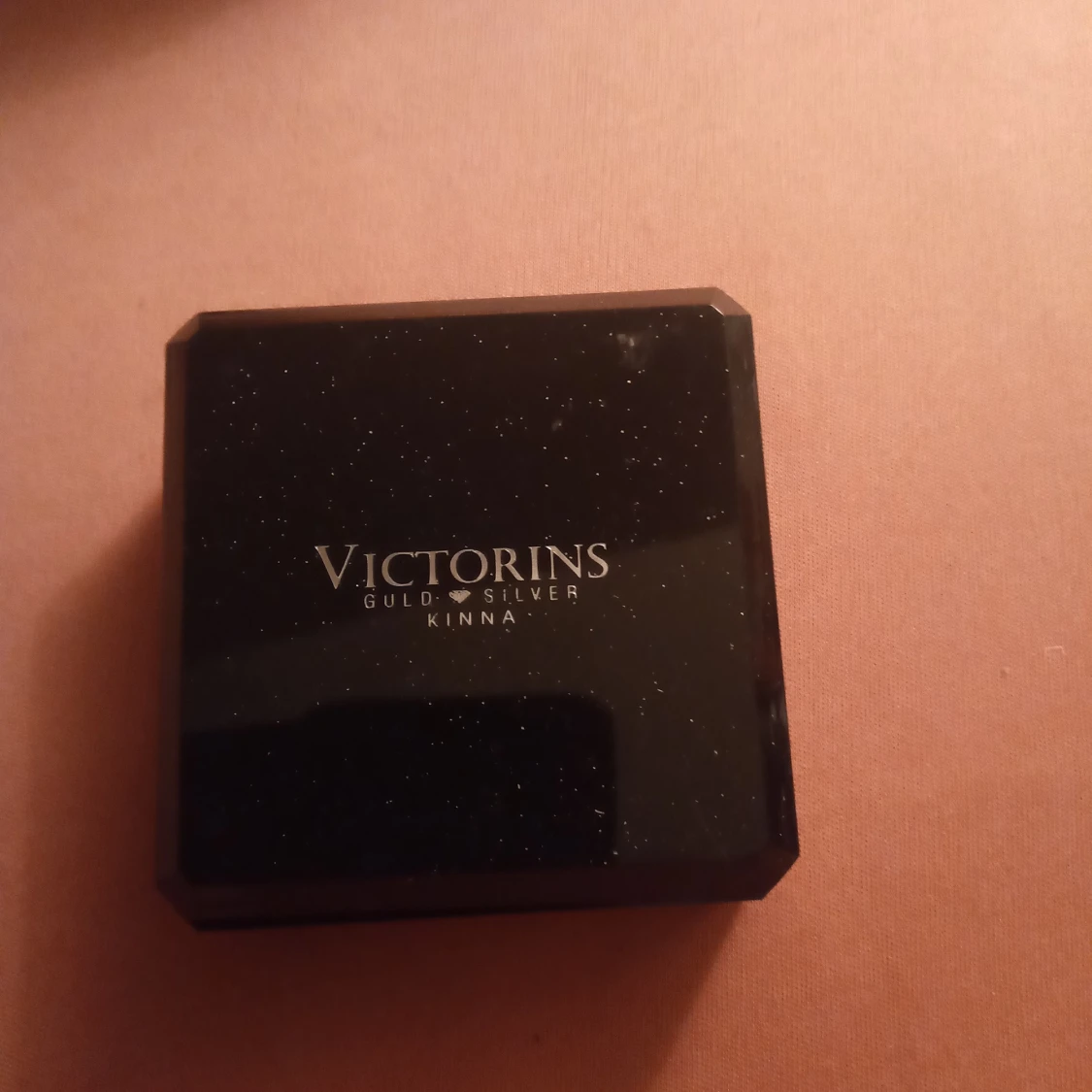 Barnhalsband med hänge . - 91