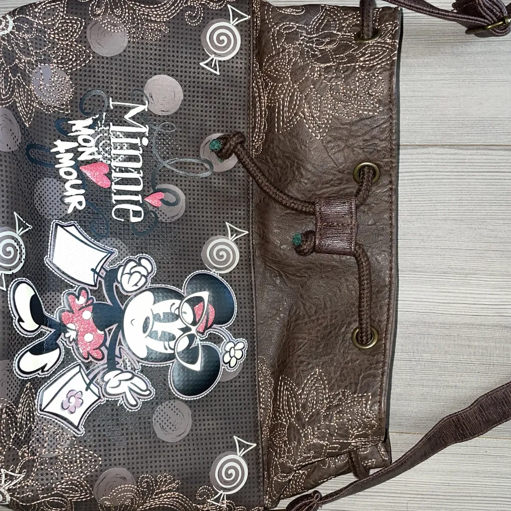 helt ny väska, aldrig använd, från Disney Land i Paris. Kan frakta. Väskor.