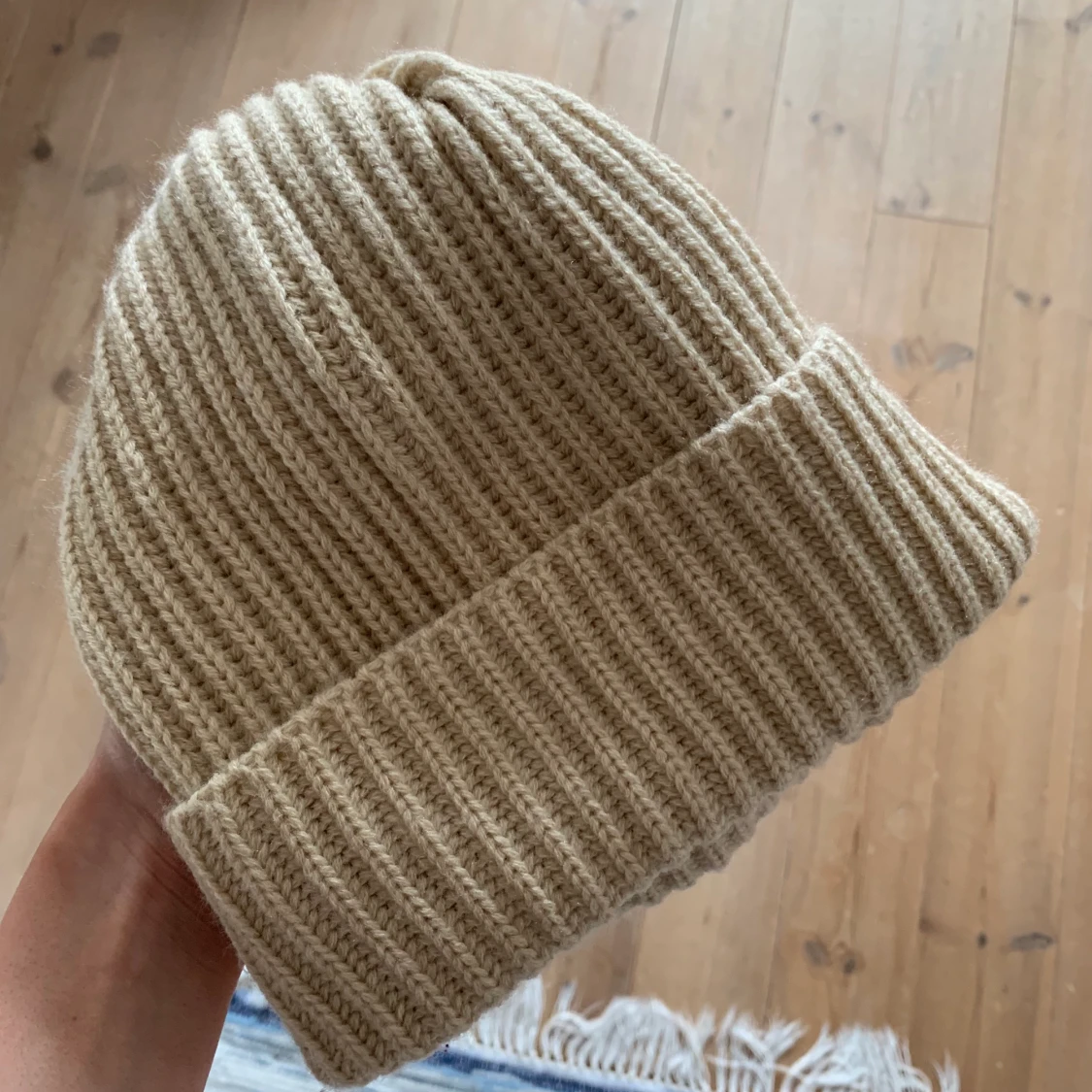 Beige mössa från Nakd  - 90