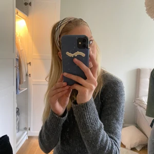 Burberry diadem - Säljer detta otroligt fina diadem åt en kompis! Äkta såklart! Har dock inte äktighetsbevis (Tappat bort) därav priset, går att diskutera!