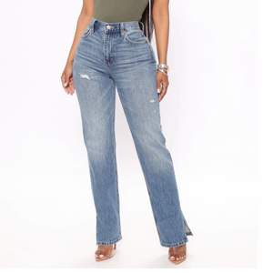 Jättefina jeans från fashion Nova aldrig använda säljer för dom inte passade på mig. ❤️ storlek M. Kan både möts upp i sthlm eller frakta 