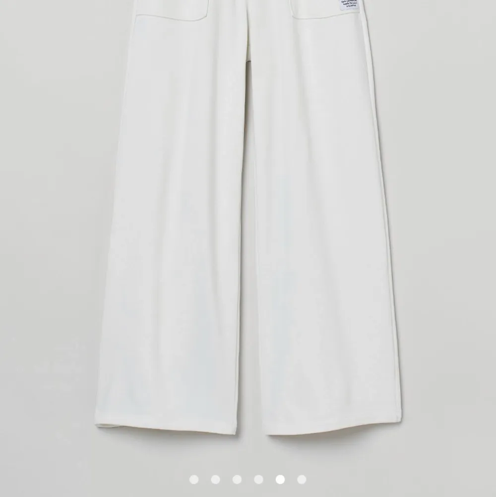 Ett par helt nya Mjukisbyxor från H&M. Hund finns i hemmet! Lappen sitter kvar. Farkut & Housut.