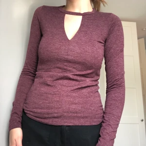 Långärmad tröja  - Mer bilder kan skickas vid intresse! 🌸