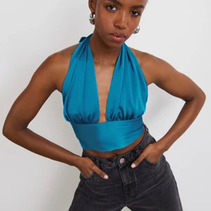 Cindy topp - Säljer nu den här toppen från Gina tricot som är slutsåld!! Var inte min stil och har bara använt 1 gång. Är det fler som är intresserade så blir det budgivning. Om du vinner budgivningen kan du inte dra dig ur! Köparen står för frakten✨