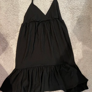 ❗️Svart klänning❗️ - 💕Säljer denna klänningen då jag inte använder den längre. Klänningen är i storlek 36💕