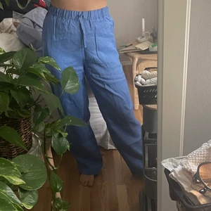 Linnebyxor - Säljer mina linnebyxor från arket då jag köpt andra! Prislappen är kvar så aldrig använda därav priset!