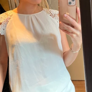 Sommarblus från zara  - Vit fin blus från Zara