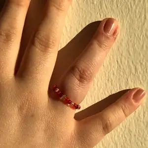 Handgjord ring i vackra glaspärlor💗                                 Frakt ingår<3