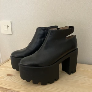 K.Cobler  - Platåklackar i äkta läder storlek 37 