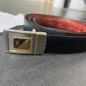 Playboy bälte - Vändbart Playboy bälte. Vintage och väldigt ovanligt!