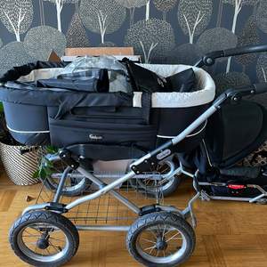 Emmaljunga barnvagn i fint skick och fullt fungerande med tillbehör. Kan diskutera priset! 